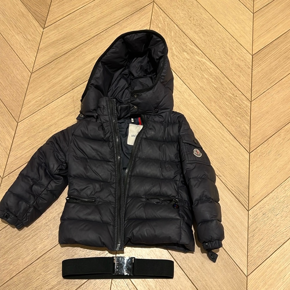 Moncler Girls size 3 Puffer in Navy